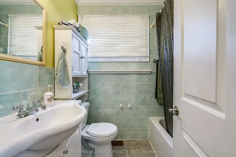 2 George Anderson Court Toronto ON M6M 2Z4