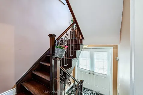 2 George Anderson Court Toronto ON M6M 2Z4