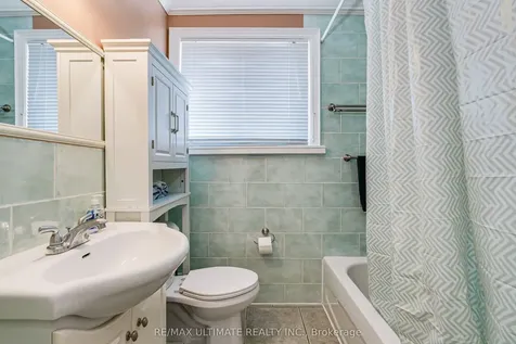 2 George Anderson Court Toronto ON M6M 2Z4