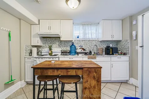 2 George Anderson Court Toronto ON M6M 2Z4