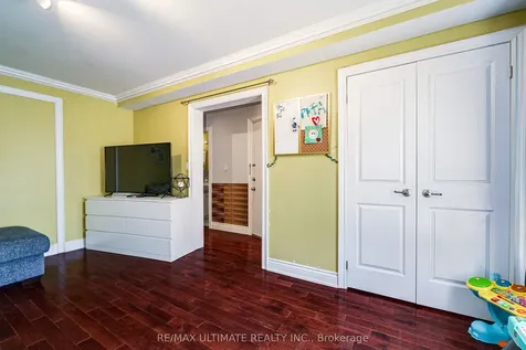 2 George Anderson Court Toronto ON M6M 2Z4