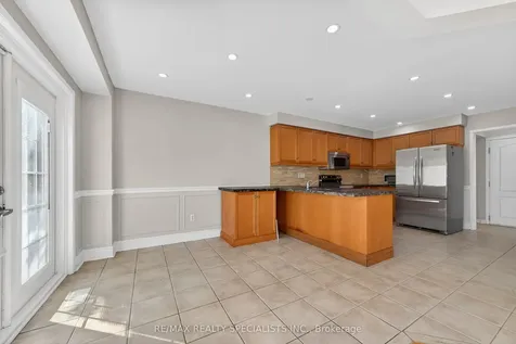2 Fletchers Creek Boulevard Brampton ON L6X 4R6