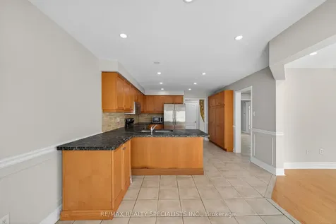 2 Fletchers Creek Boulevard Brampton ON L6X 4R6