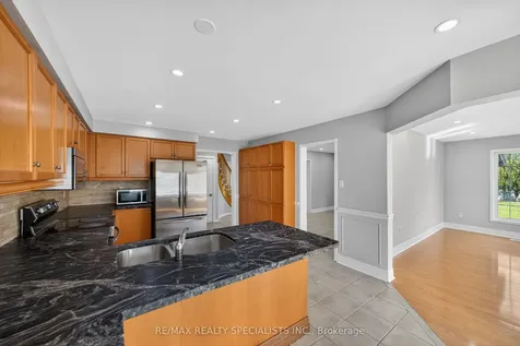2 Fletchers Creek Boulevard Brampton ON L6X 4R6