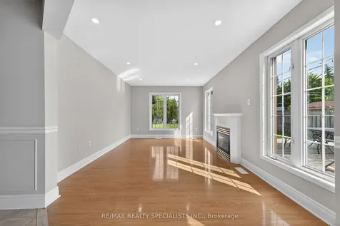 2 Fletchers Creek Boulevard Brampton ON L6X 4R6