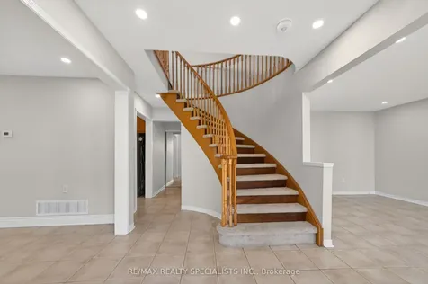 2 Fletchers Creek Boulevard Brampton ON L6X 4R6