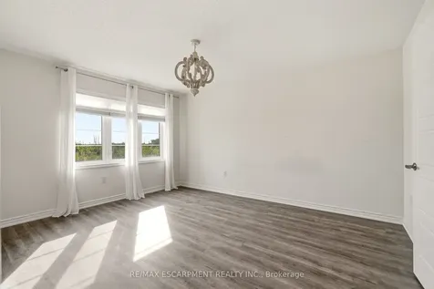 1364 Sycamore Garden Milton ON L9E 1R3