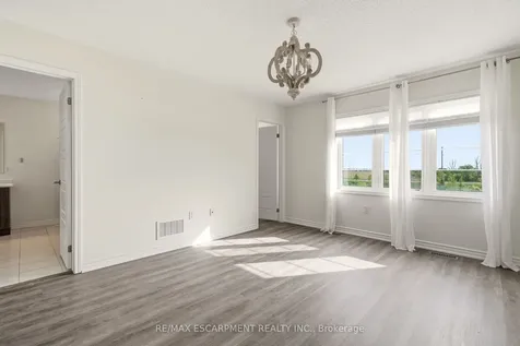 1364 Sycamore Garden Milton ON L9E 1R3