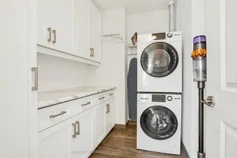 2007 James Street Burlington ON L7R 0G7