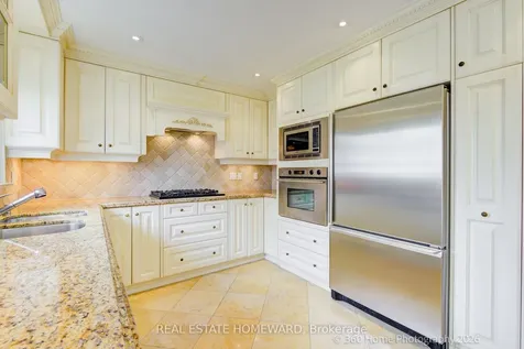 42 Annabelle Drive Toronto ON M9V 3B6