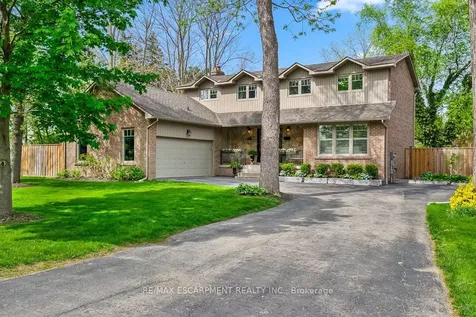 511 Chamberlain Lane Oakville ON L6J 6A2