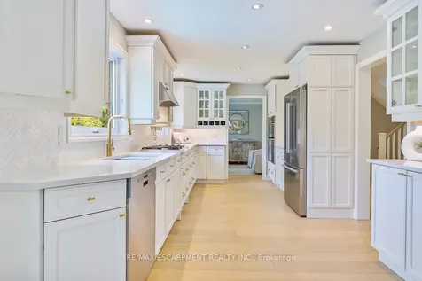 511 Chamberlain Lane Oakville ON L6J 6A2