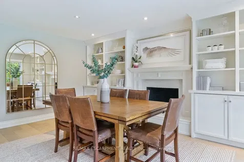 511 Chamberlain Lane Oakville ON L6J 6A2