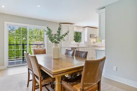 511 Chamberlain Lane Oakville ON L6J 6A2