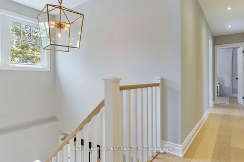 511 Chamberlain Lane Oakville ON L6J 6A2