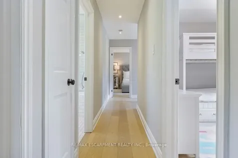 511 Chamberlain Lane Oakville ON L6J 6A2