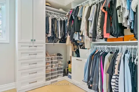 511 Chamberlain Lane Oakville ON L6J 6A2