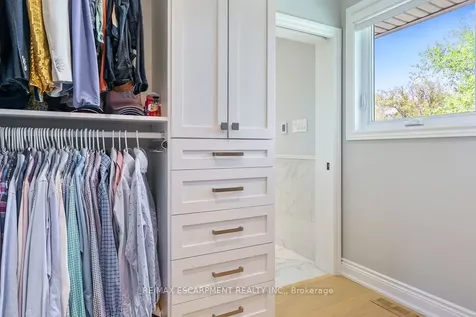 511 Chamberlain Lane Oakville ON L6J 6A2