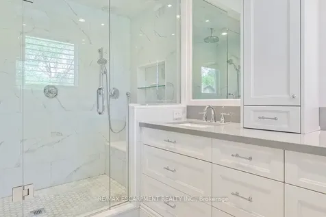 511 Chamberlain Lane Oakville ON L6J 6A2