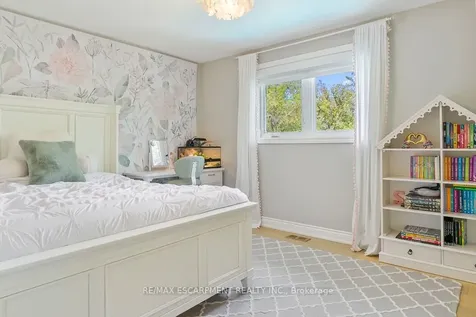 511 Chamberlain Lane Oakville ON L6J 6A2