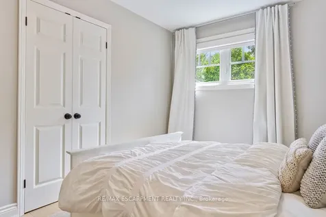 511 Chamberlain Lane Oakville ON L6J 6A2