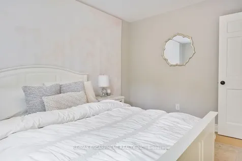 511 Chamberlain Lane Oakville ON L6J 6A2