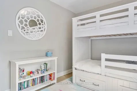 511 Chamberlain Lane Oakville ON L6J 6A2