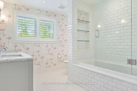 511 Chamberlain Lane Oakville ON L6J 6A2