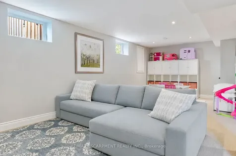 511 Chamberlain Lane Oakville ON L6J 6A2