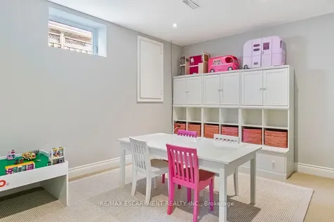 511 Chamberlain Lane Oakville ON L6J 6A2