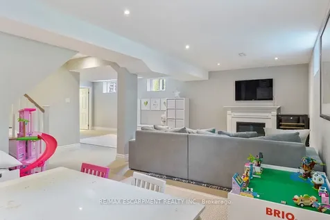 511 Chamberlain Lane Oakville ON L6J 6A2