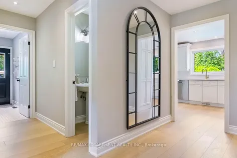 511 Chamberlain Lane Oakville ON L6J 6A2