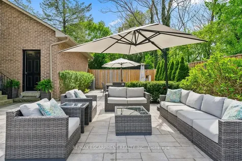 511 Chamberlain Lane Oakville ON L6J 6A2