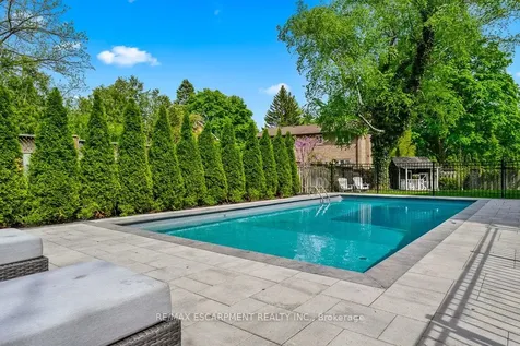 511 Chamberlain Lane Oakville ON L6J 6A2