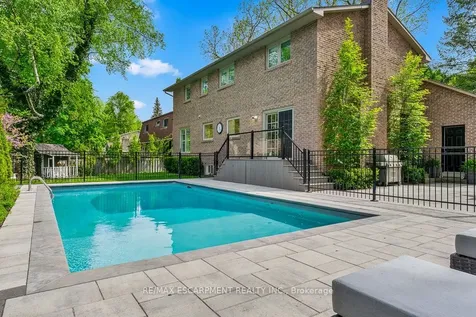 511 Chamberlain Lane Oakville ON L6J 6A2