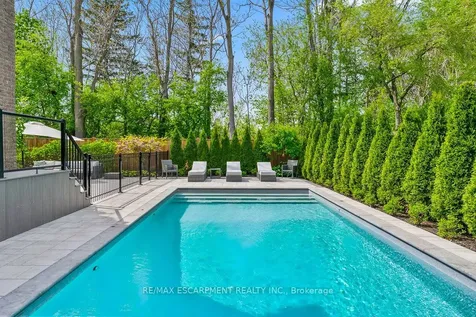 511 Chamberlain Lane Oakville ON L6J 6A2