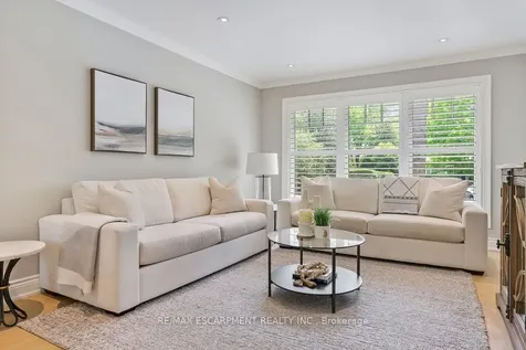 511 Chamberlain Lane Oakville ON L6J 6A2