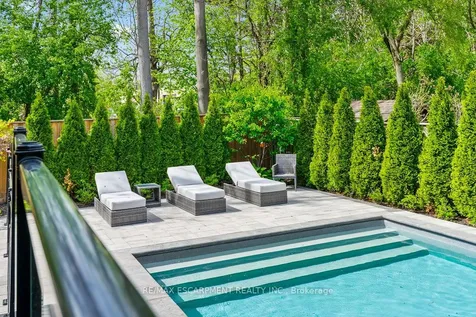 511 Chamberlain Lane Oakville ON L6J 6A2