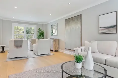 511 Chamberlain Lane Oakville ON L6J 6A2