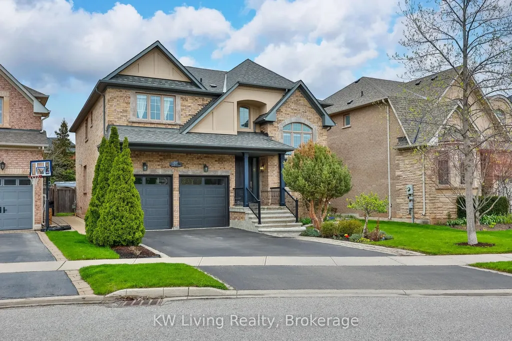 2327 Gladacres Lane E Oakville ON L6M 0G4