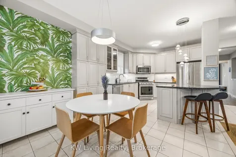 2327 Gladacres Lane E Oakville ON L6M 0G4