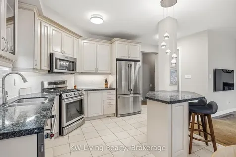 2327 Gladacres Lane E Oakville ON L6M 0G4