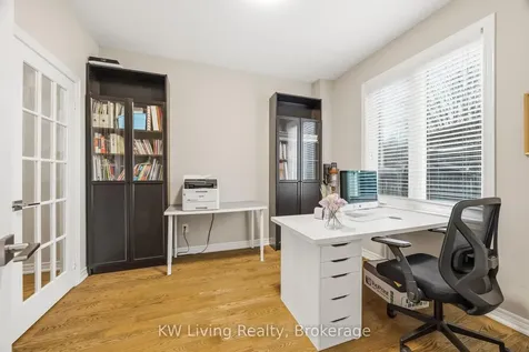 2327 Gladacres Lane E Oakville ON L6M 0G4