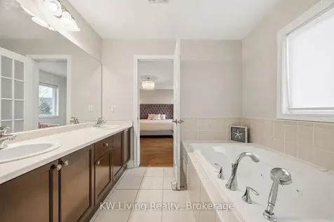 2327 Gladacres Lane E Oakville ON L6M 0G4