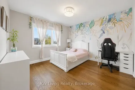 2327 Gladacres Lane E Oakville ON L6M 0G4