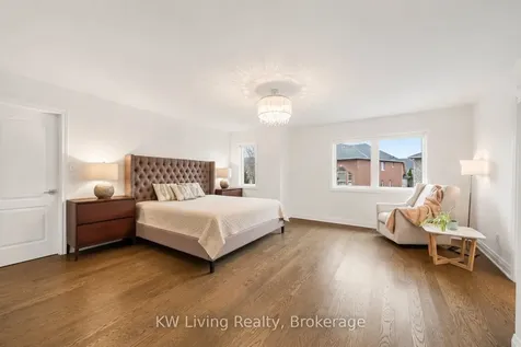 2327 Gladacres Lane E Oakville ON L6M 0G4