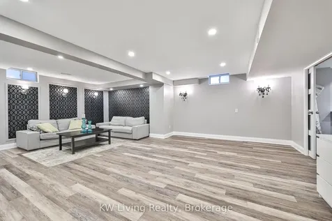 2327 Gladacres Lane E Oakville ON L6M 0G4