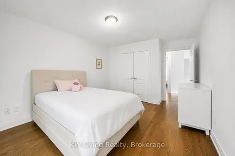 2327 Gladacres Lane E Oakville ON L6M 0G4