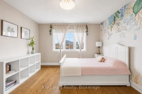 2327 Gladacres Lane E Oakville ON L6M 0G4