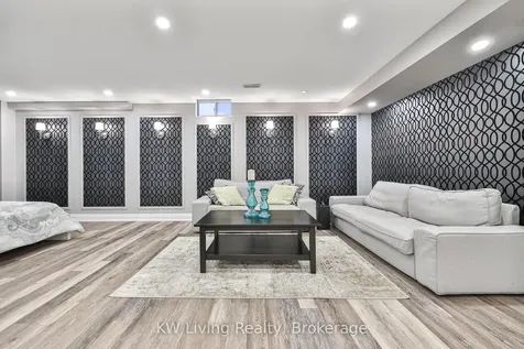 2327 Gladacres Lane E Oakville ON L6M 0G4